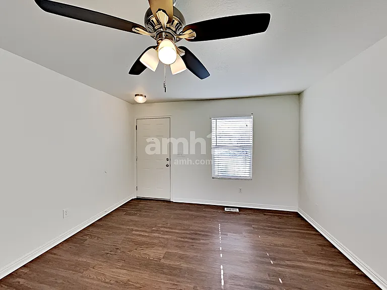 4384 N Maple Dr — Photo 10