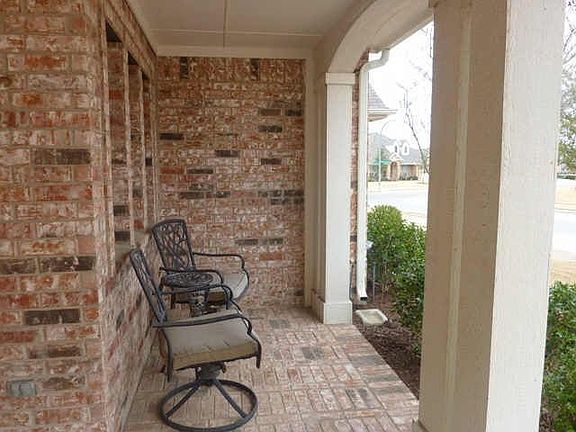4th image of 2044 El Camino Dr