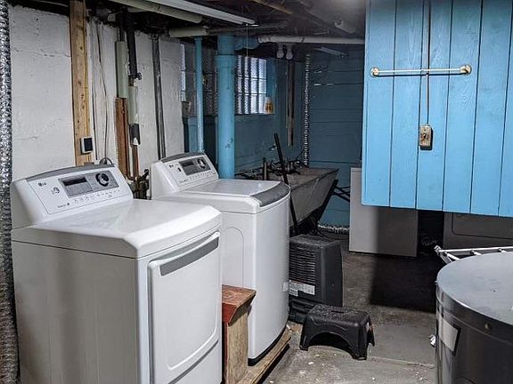 3rd image of 152 Shoshone St Floor 1