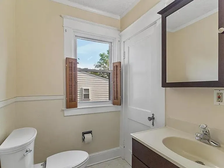 1235 Maple Ave — Photo 8