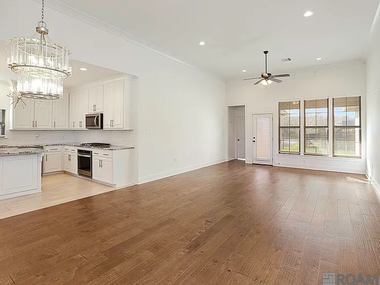 10422 Belle Isle Ln — Photo 7