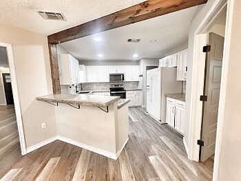 5th image of 1014 Camellia Ln