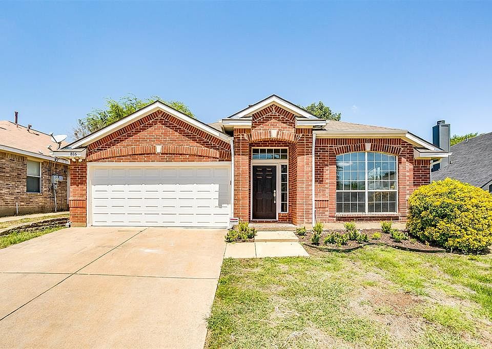 1st image of 816 Silverbrook Dr