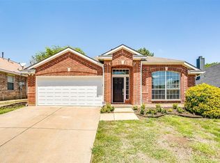 816 Silverbrook Dr, Saginaw, TX 76179