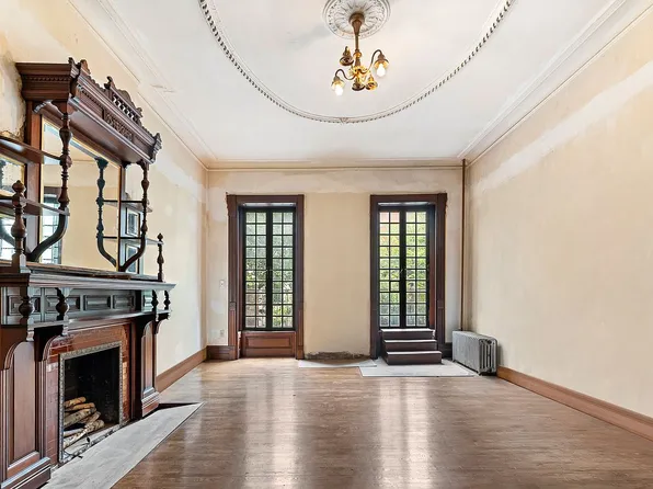352 W 122nd St, New York, NY 10027