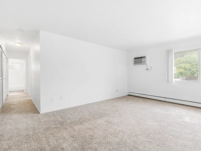 Hillcrest Club Apartments — Photo 90