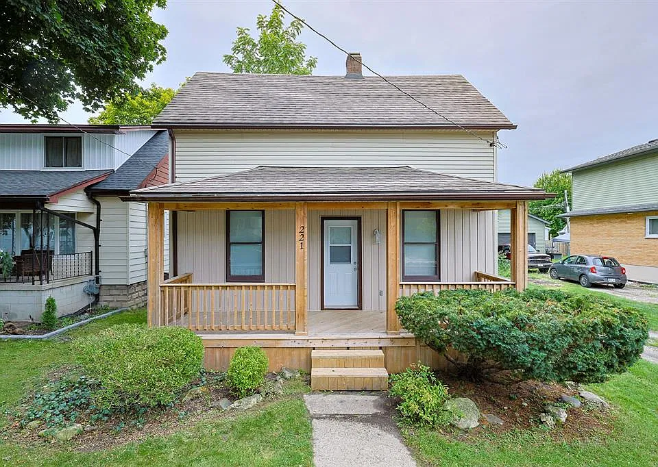 221 Bright St