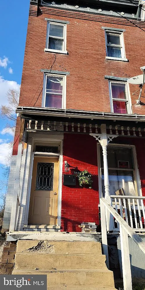 1146 1/2 Derry St photo 1