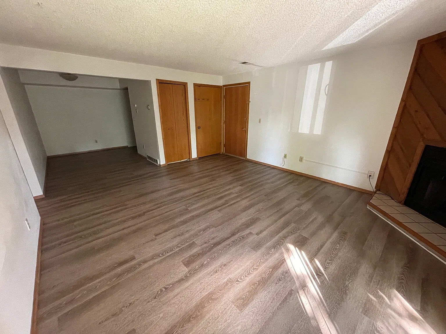 2 bed, 872 sqft, $1,595 — Photo 3