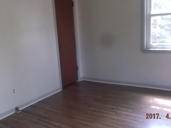 4th image of 811 Mayfair Ln