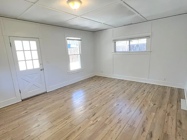 130 W De La Guerra St — Photo 18