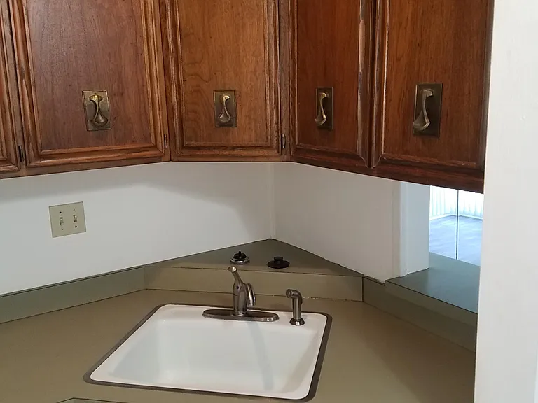 1002 Seacliff Dr N #1002 — Photo 4