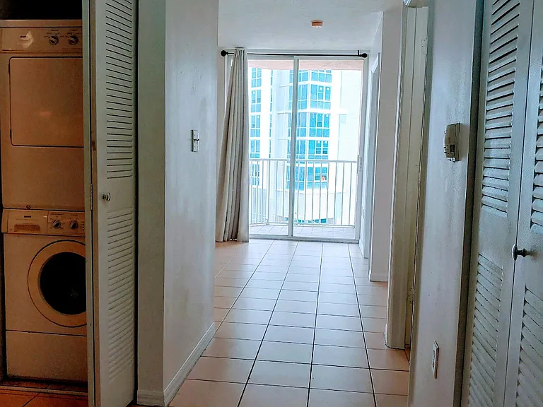 102 SW 6th Ave #610 — Photo 1