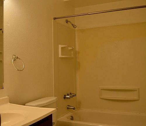 4th image of 328 Northbank Ct APT 42