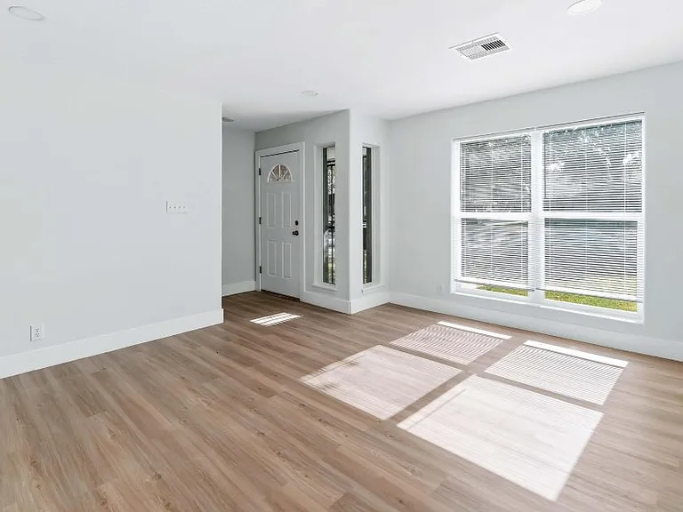 3923 Hickok Ln — Photo 8