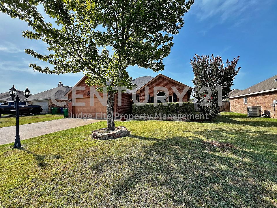 1st image of 104 Stonehaven Pl