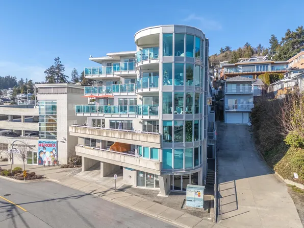 14955 Victoria Ave #202, White Rock, BC V4B 1G2