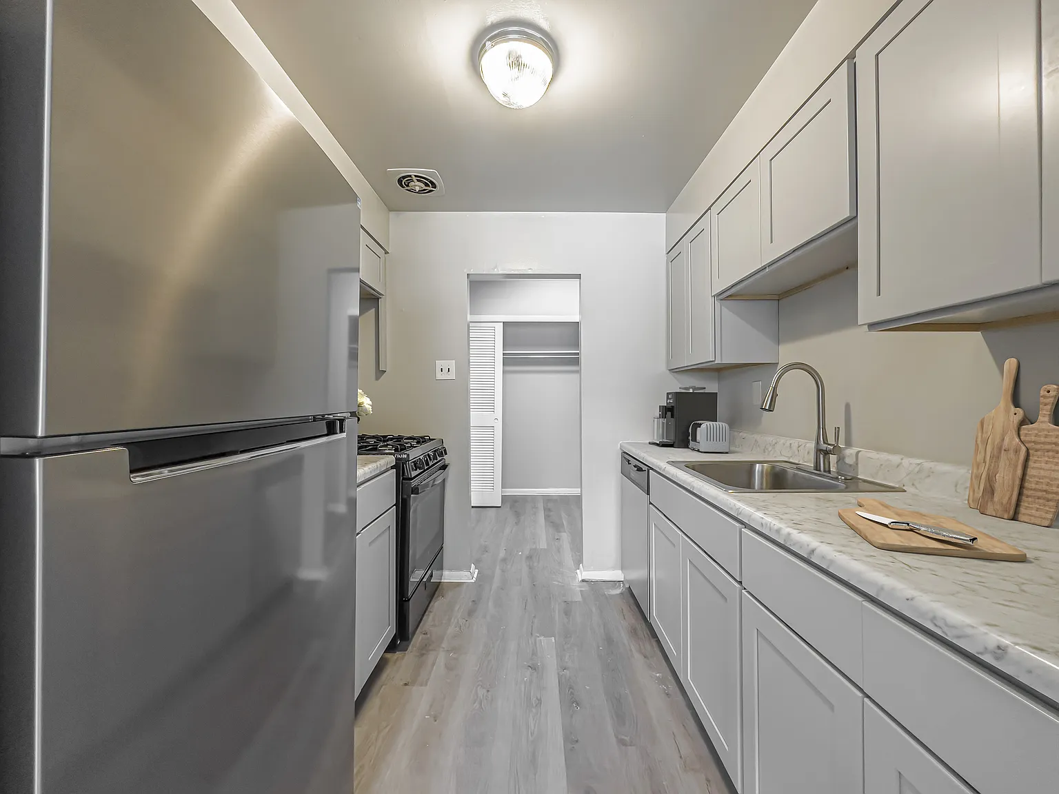 Creekside Apartments — Photo 4