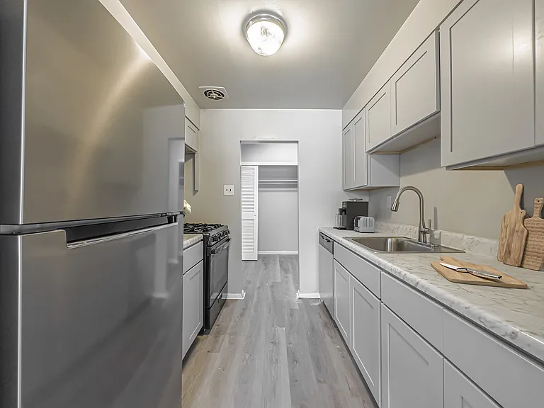 Creekside Apartments — Photo 4