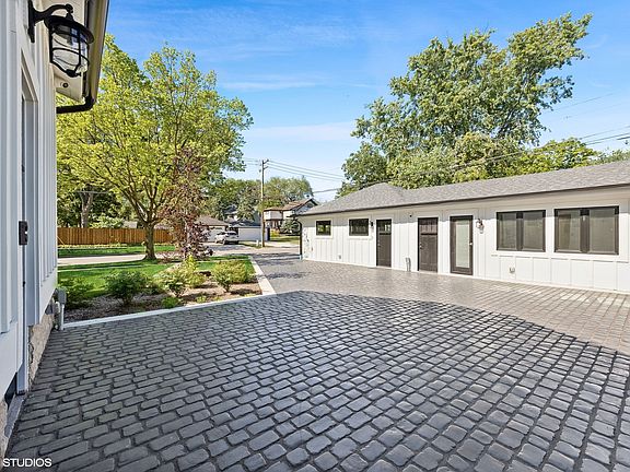 5th image of 240 S Brainard Ave #1