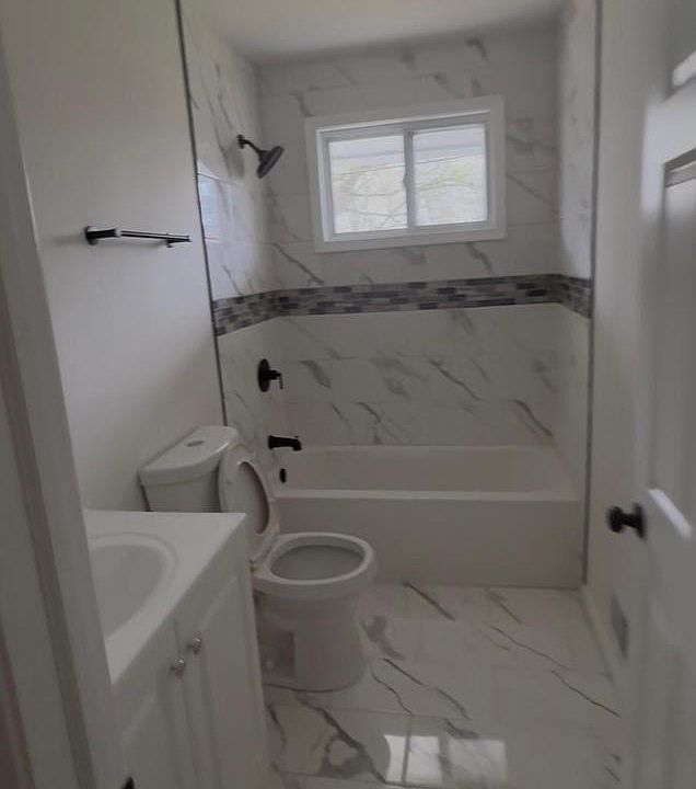 2nd image of 3901 Tiverton Rd