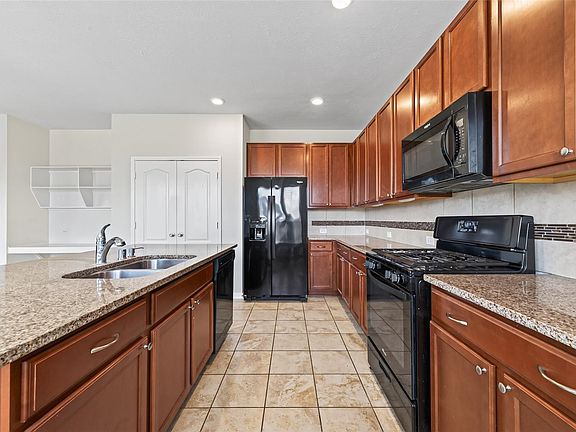 3rd image of 28515 Willow Orchard Ln