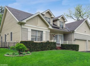 1040 Ridgewood Dr, West Chicago, IL 60185
