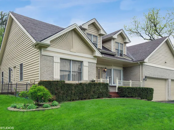 1040 Ridgewood Dr, West Chicago, IL 60185
