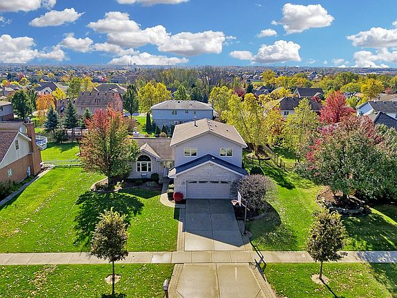 2nd image of 9161 Willow Ln