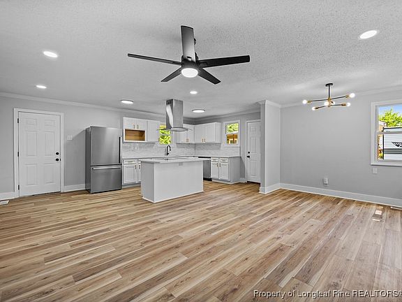 4th image of 476 McBain Dr