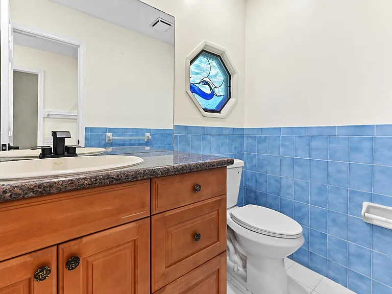 571 SE Anchor Ln — Photo 17