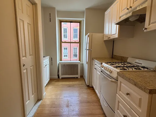 423 East 64th Street image 1 of 7