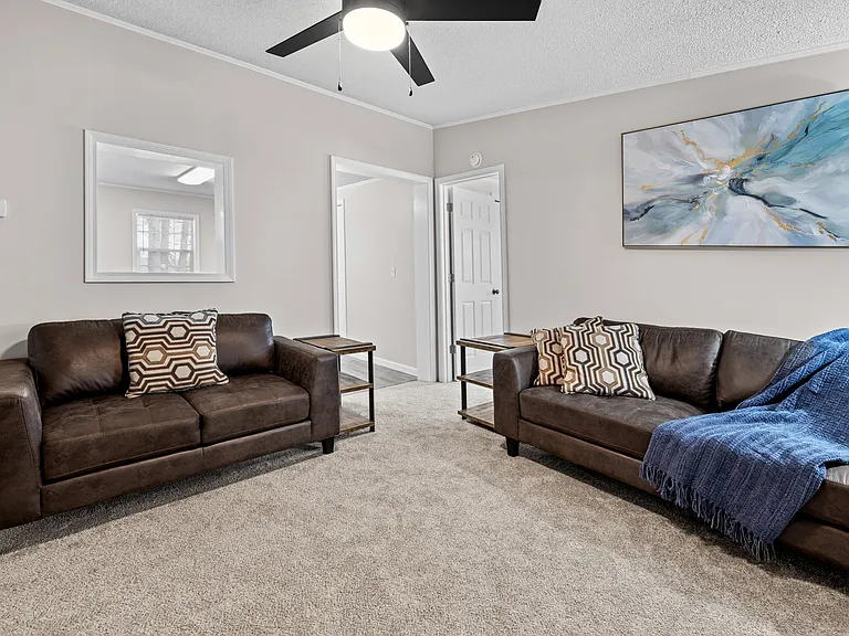 110 Couch St — Photo 2