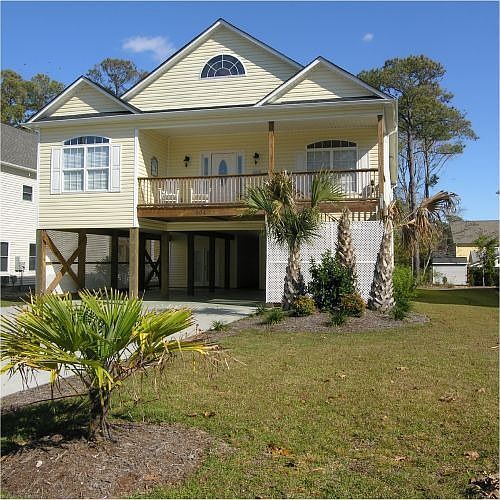 Raised Beach House Within Walking Distance of Beach