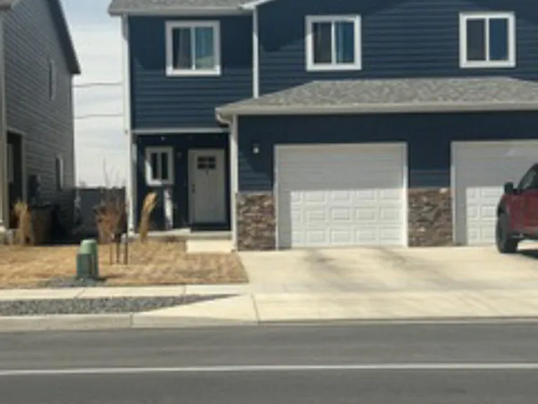 570 N Cedar St — Photo 1