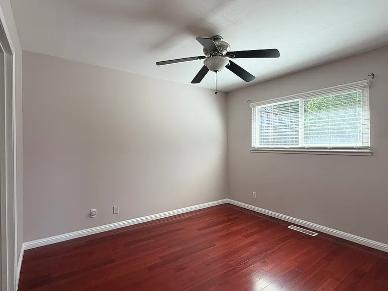 3695 Sanford St — Photo 54