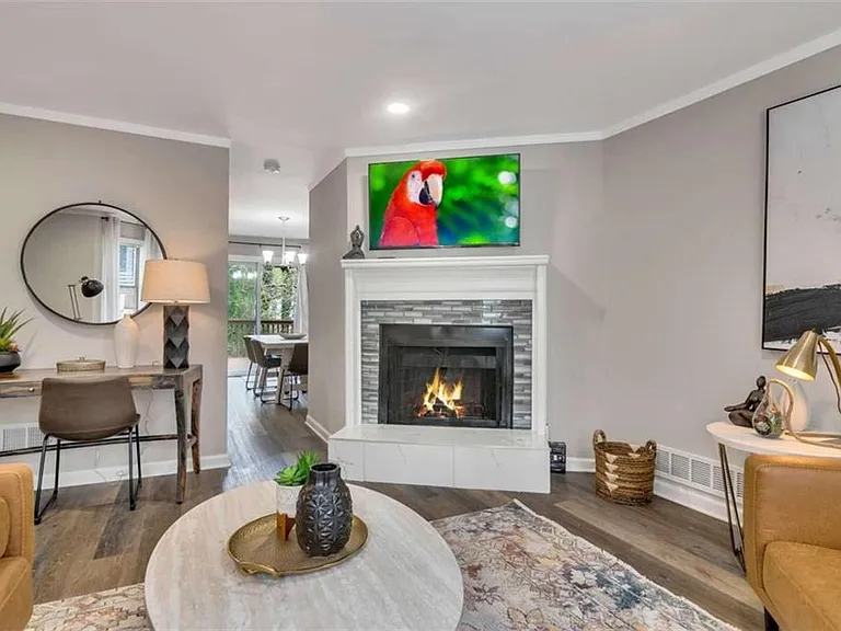 2099 Valley Oaks Dr SE — Photo 3