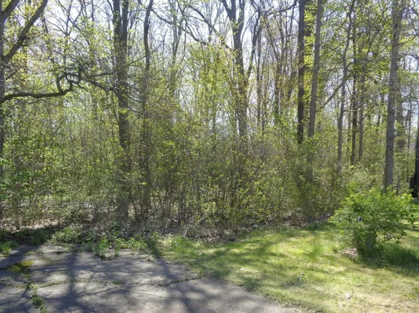 8480 Rosecrest Ct, Shelby Township, MI 48316
