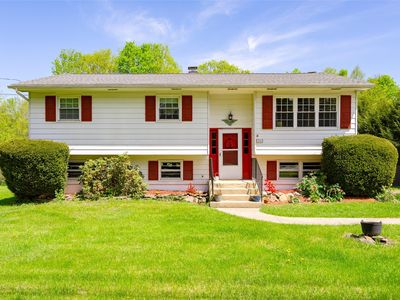 500 N Quaker Lane, Hyde Park, NY, 12538