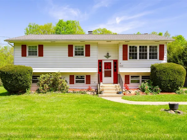 500 N Quaker Lane, Hyde Park, NY 12538