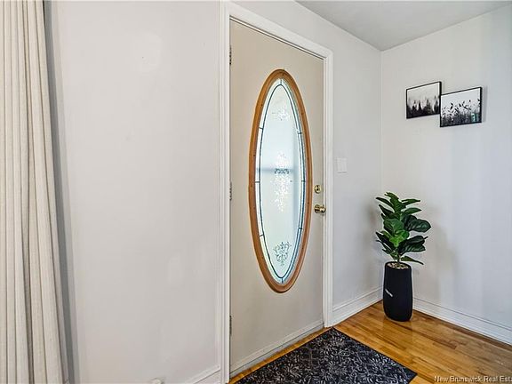 4th image of 209 Broadway St