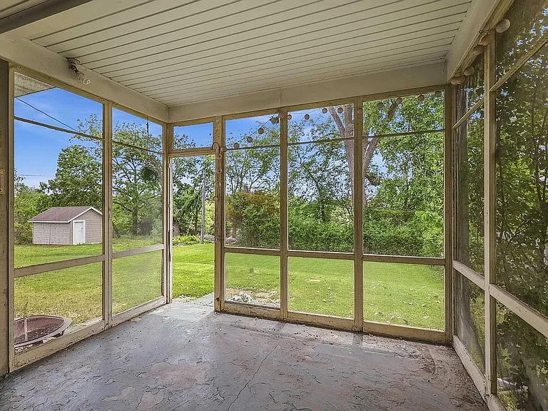 1040 Clara Ct — Photo 1