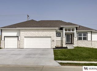 11302 Port Royal Dr, La Vista, NE 68046