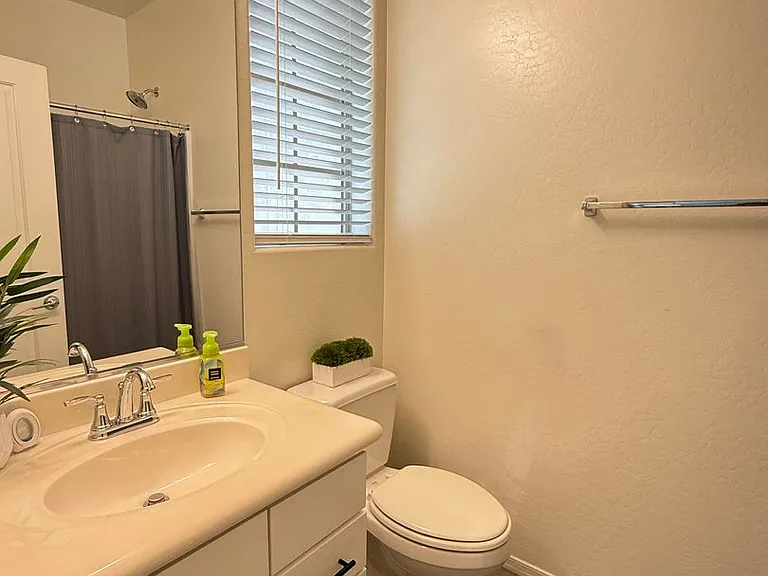 2658 S Harmony Ave — Photo 18