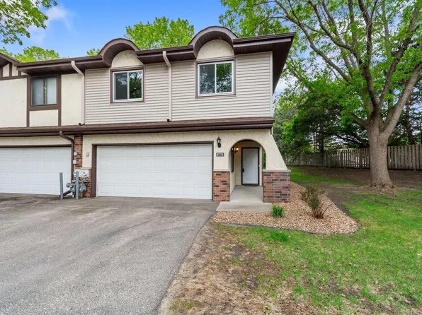 8773 Maplebrook Pkwy N, Brooklyn Park, MN 55445