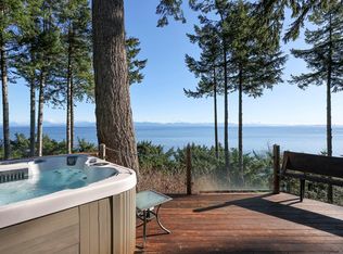 5862 Aldergrove Dr, Comox Valley, BC V9J 1W2