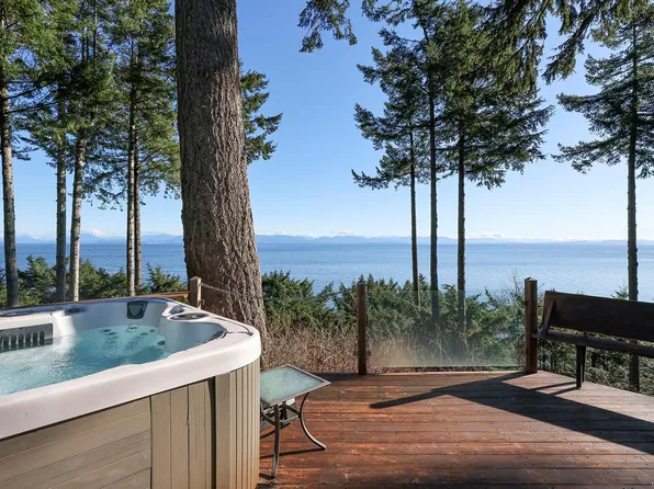 5862 Aldergrove Dr, Comox Valley, BC V9J 1W2