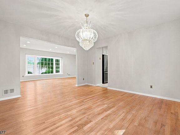 5th image of 350 Parsippany Blvd