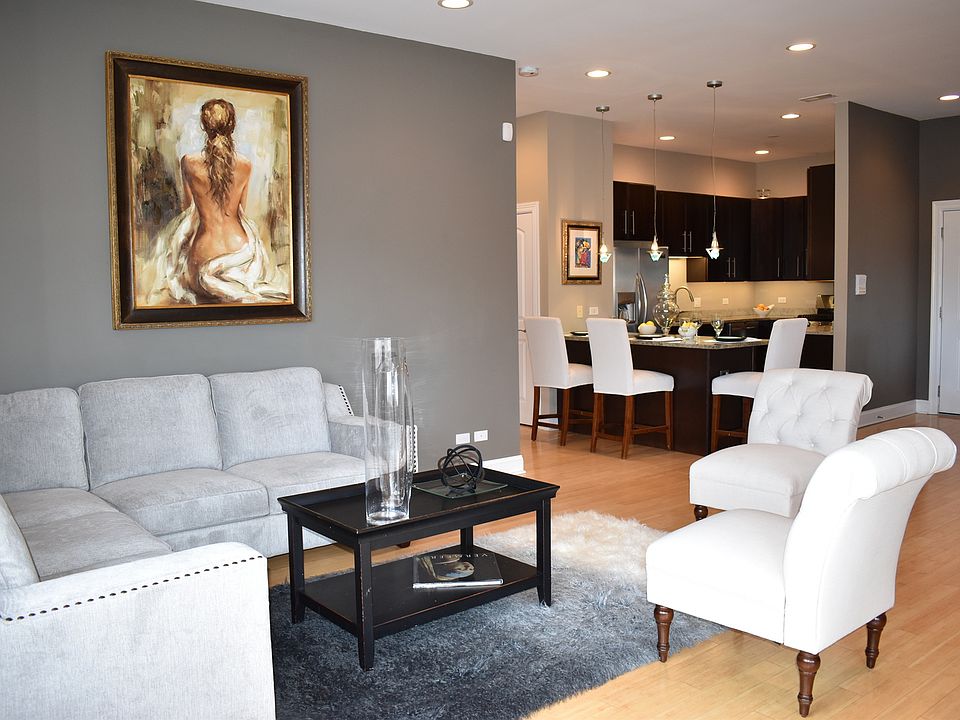 1st image of 2921 W Glenlake Ave APT 3E