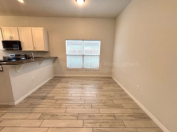 5th image of 1214 Lake Blue Cir
